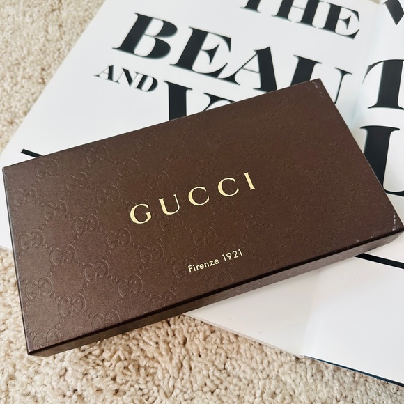 Authentic Gucci Taupe Patent Leather XL Organizer Wallet - Picture 4 of 11